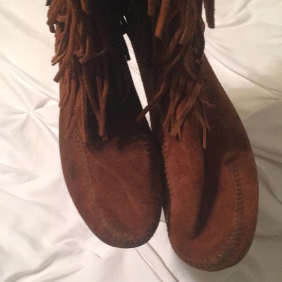 Minnetonka fringe boots - Picture 9 of 14
